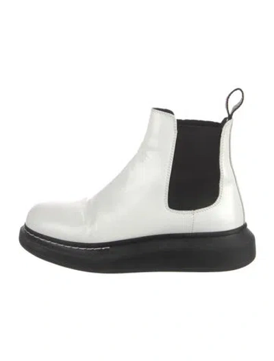 Pre-owned Alexander Mcqueen Leather Chelsea Boots In White