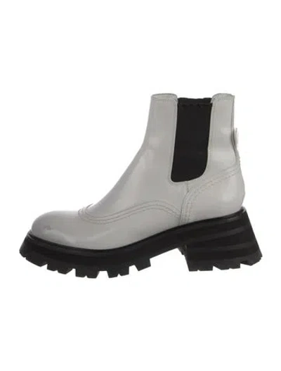 Pre-owned Alexander Mcqueen Leather Colorblock Pattern Chelsea Boots In White