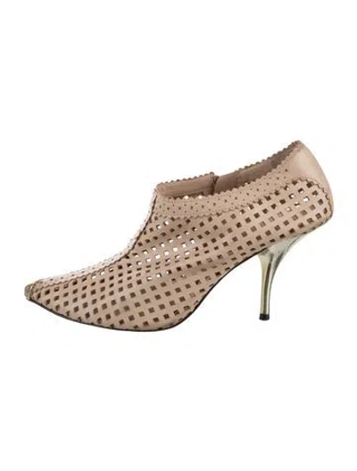 Pre-owned Alexander Mcqueen Leather Lace Pattern Mules In Neutral