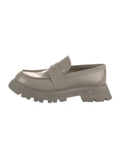 Pre-owned Alexander Mcqueen Leather Loafers In Neutrals