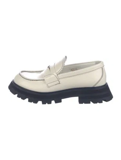 Pre-owned Alexander Mcqueen Leather Loafers In White