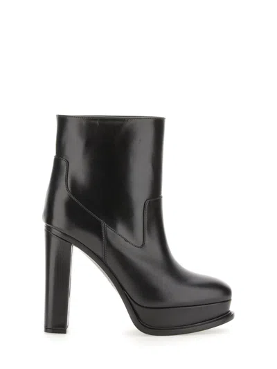 Alexander Mcqueen Leather Platform Ankle Boot - Pull Up, Round Toe In Black