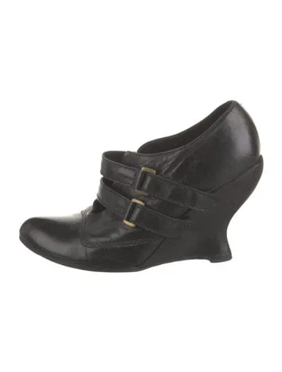 Pre-owned Alexander Mcqueen Leather Pumps In Black