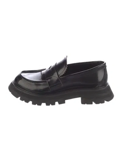 Pre-owned Alexander Mcqueen Leather Scalloped Accent Loafers In Black