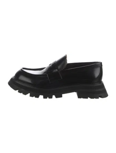 Pre-owned Alexander Mcqueen Leather Scalloped Accent Loafers In Black