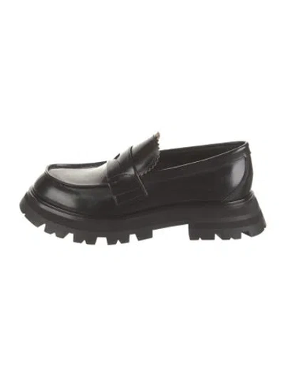 Pre-owned Alexander Mcqueen Leather Scalloped Accent Loafers In Black