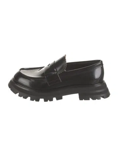 Pre-owned Alexander Mcqueen Leather Scalloped Accent Loafers In Black