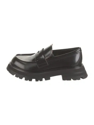 Pre-owned Alexander Mcqueen Leather Scalloped Accent Loafers In Black