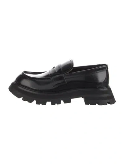 Pre-owned Alexander Mcqueen Leather Scalloped Accent Loafers In Black