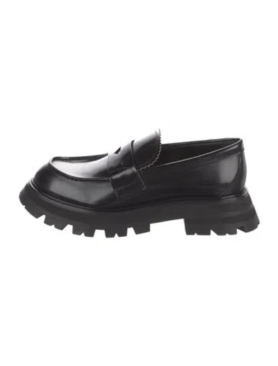 Pre-owned Alexander Mcqueen Leather Scalloped Accent Loafers W/ Tags In Black