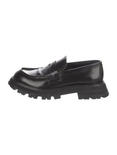Pre-owned Alexander Mcqueen Leather Scalloped Accent Mules In Black