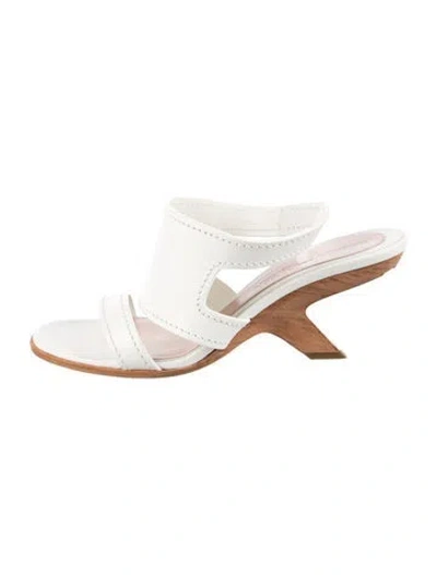 Pre-owned Alexander Mcqueen Leather Slides In White