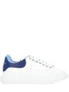 Alexander Mcqueen Sneakers Oversize In Pelle Bianca E Talloncino In Pelle Scamosciata Blu Avio In White