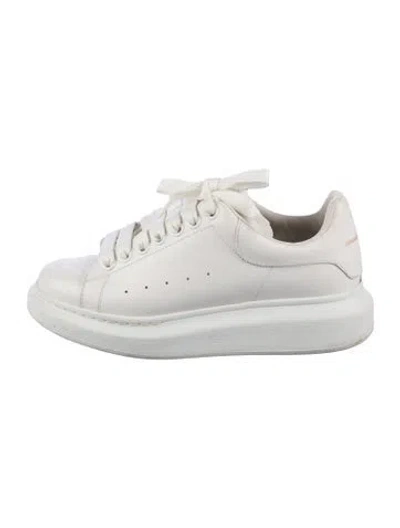 Pre-owned Alexander Mcqueen Leather Sneakers In White