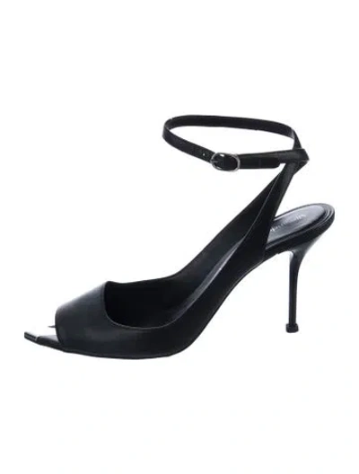 Pre-owned Alexander Mcqueen Leather Studded Accents Pumps In Black