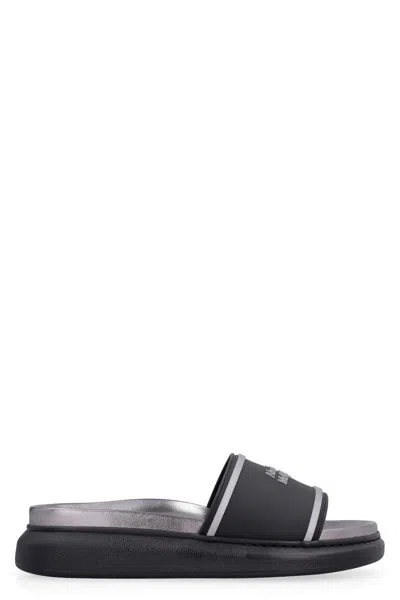 Alexander Mcqueen Logo Detail Rubber Slides In Black