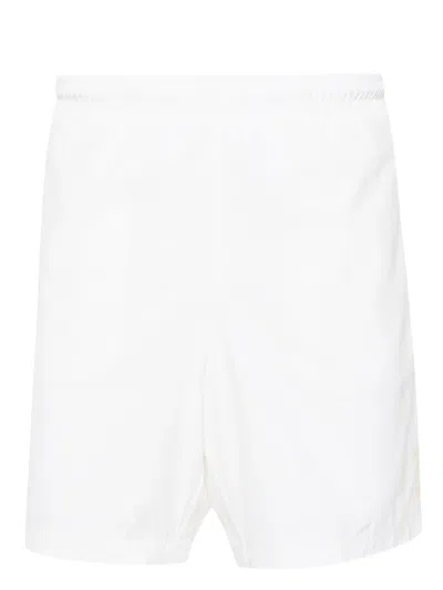 Alexander Mcqueen Badeshorts Mit Logo-stickerei In Weiss