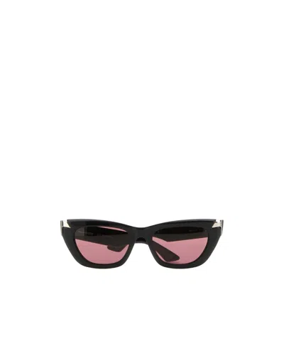 Alexander Mcqueen Logo-engraved Cat-eye Sunglasses In Black