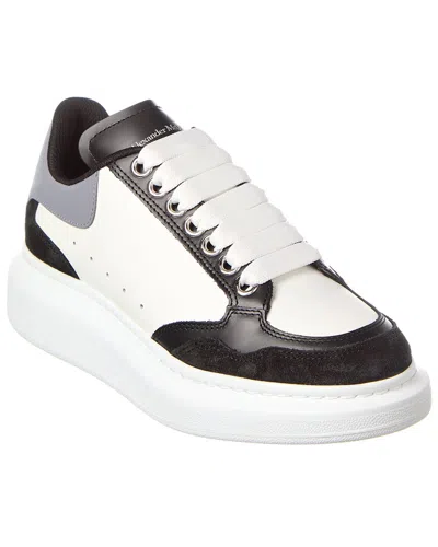 Alexander Mcqueen Logo Leather Sneaker In Black