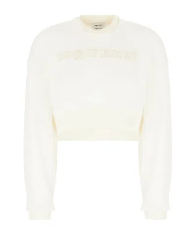 ALEXANDER MCQUEEN ALEXANDER MCQUEEN LOGO DETAILED CROPPED SWEATSHIRT