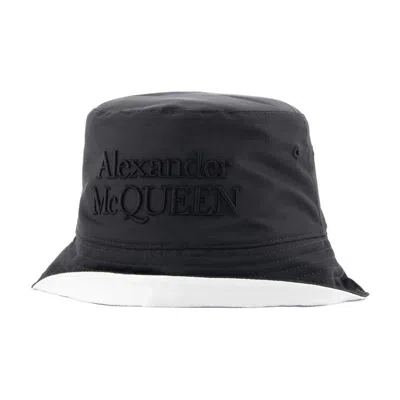 Alexander Mcqueen Low Rever Bucket Hat In Black