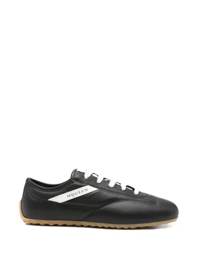 Alexander Mcqueen Logo Low-top Sneakers In Black