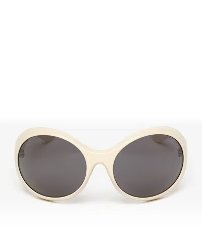 Alexander Mcqueen Mcqueen Round Kate Sunglasses In Neutral