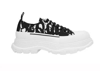 Pre-owned Alexander Mcqueen Men's  Graffiti Tread Slick Low Lace Up Sneakers In Black/white In Multi