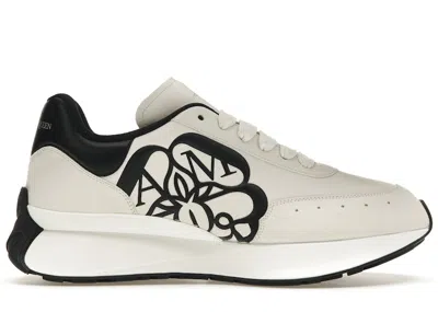 Pre-owned Alexander Mcqueen Men's  Sprint Runner Crest Sneakers In White/black