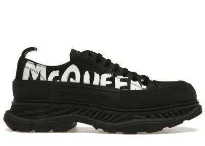 Pre-owned Alexander Mcqueen Men's  Tread Slick Low Lace Up Graffiti Sneakers In Black/white