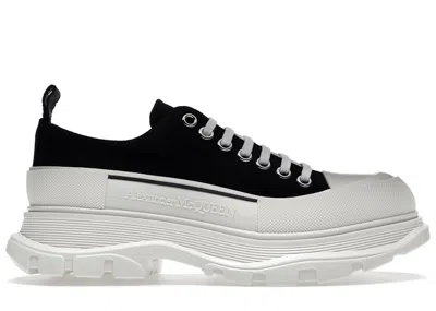 Pre-owned Alexander Mcqueen Men's  Tread Slick Low Lace Up Sneakers In Black/white