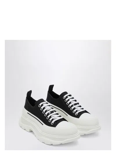 Alexander Mcqueen Tread Slick Low-top Sneakers In Black