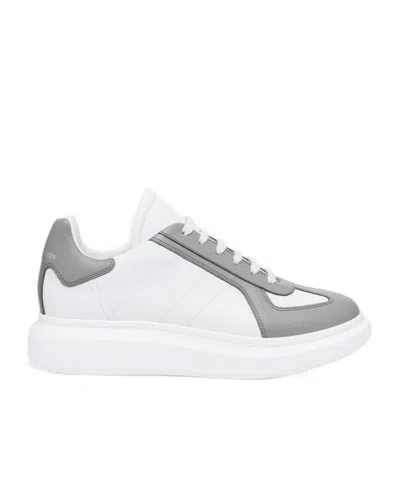 ALEXANDER MCQUEEN ALEXANDER MCQUEEN OVERSIZED LACE-UP SNEAKERS