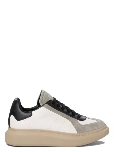 ALEXANDER MCQUEEN MEN'S OVERSIZED RETRO SNEAKER