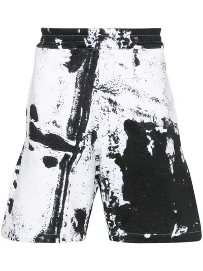 ALEXANDER MCQUEEN ALEXANDER MCQUEEN MEN PRINTED ORGANIC COTTON SHORTS