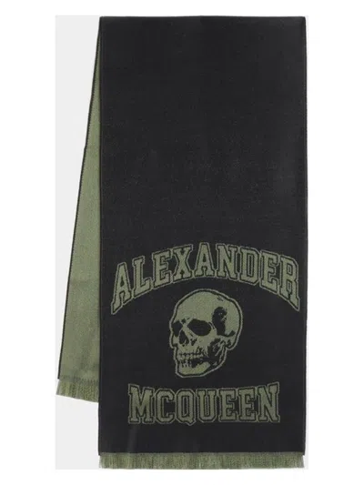 ALEXANDER MCQUEEN MEN'S VARSITY SKULL LOGO SCARF
