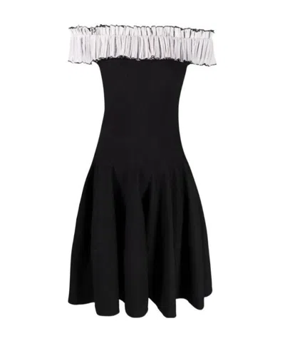 Alexander Mcqueen Off-shoulder Flared Dress In Black