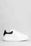 Alexander Mcqueen White And Black Low-top Sneakers With Chunky Sole And Contrasting Heel Tab In Leather Man In White