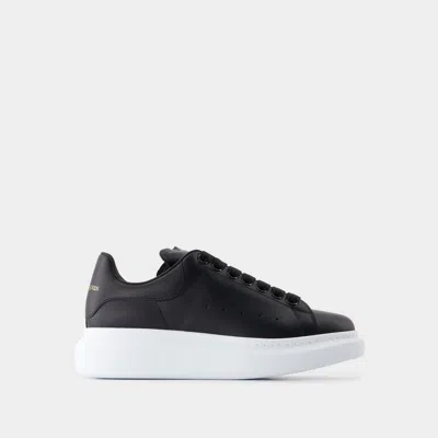 Alexander Mcqueen Oversize Sneakers In Black
