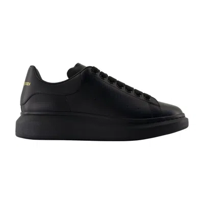 Alexander Mcqueen Oversize Sneakers In Black