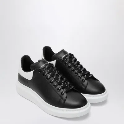 ALEXANDER MCQUEEN ALEXANDER MCQUEEN OVERSIZED BLACK/WHITE SNEAKERS