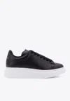 Alexander Mcqueen Round Head Lacing Low-cut Casual Sneakers In Black