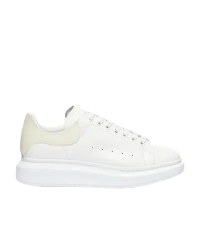 ALEXANDER MCQUEEN ALEXANDER MCQUEEN LOGO DETAILED LACE-UP SNEAKERS