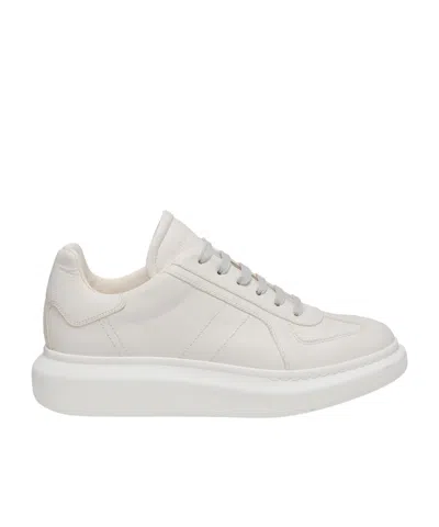 ALEXANDER MCQUEEN ALEXANDER MCQUEEN OVERSIZED RETRO LACE-UP SNEAKERS