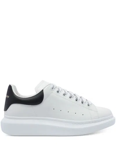 ALEXANDER MCQUEEN ALEXANDER MCQUEEN OVERSIZED SNEAKERS IN WHITE/BLACK SHOES