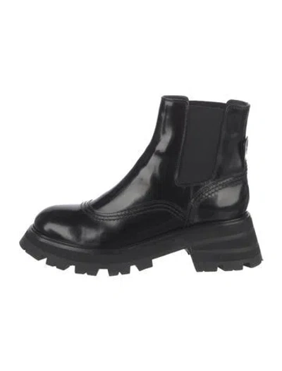 Pre-owned Alexander Mcqueen Patent Leather Chelsea Boots In Black