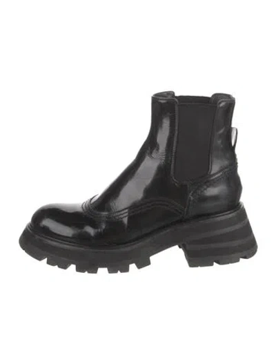 Pre-owned Alexander Mcqueen Patent Leather Chelsea Boots In Black