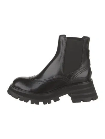 Pre-owned Alexander Mcqueen Patent Leather Chelsea Boots In Black