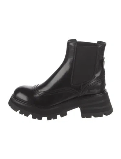 Pre-owned Alexander Mcqueen Patent Leather Chelsea Boots In Black