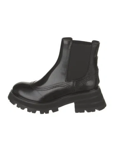 Pre-owned Alexander Mcqueen Patent Leather Chelsea Boots In Black